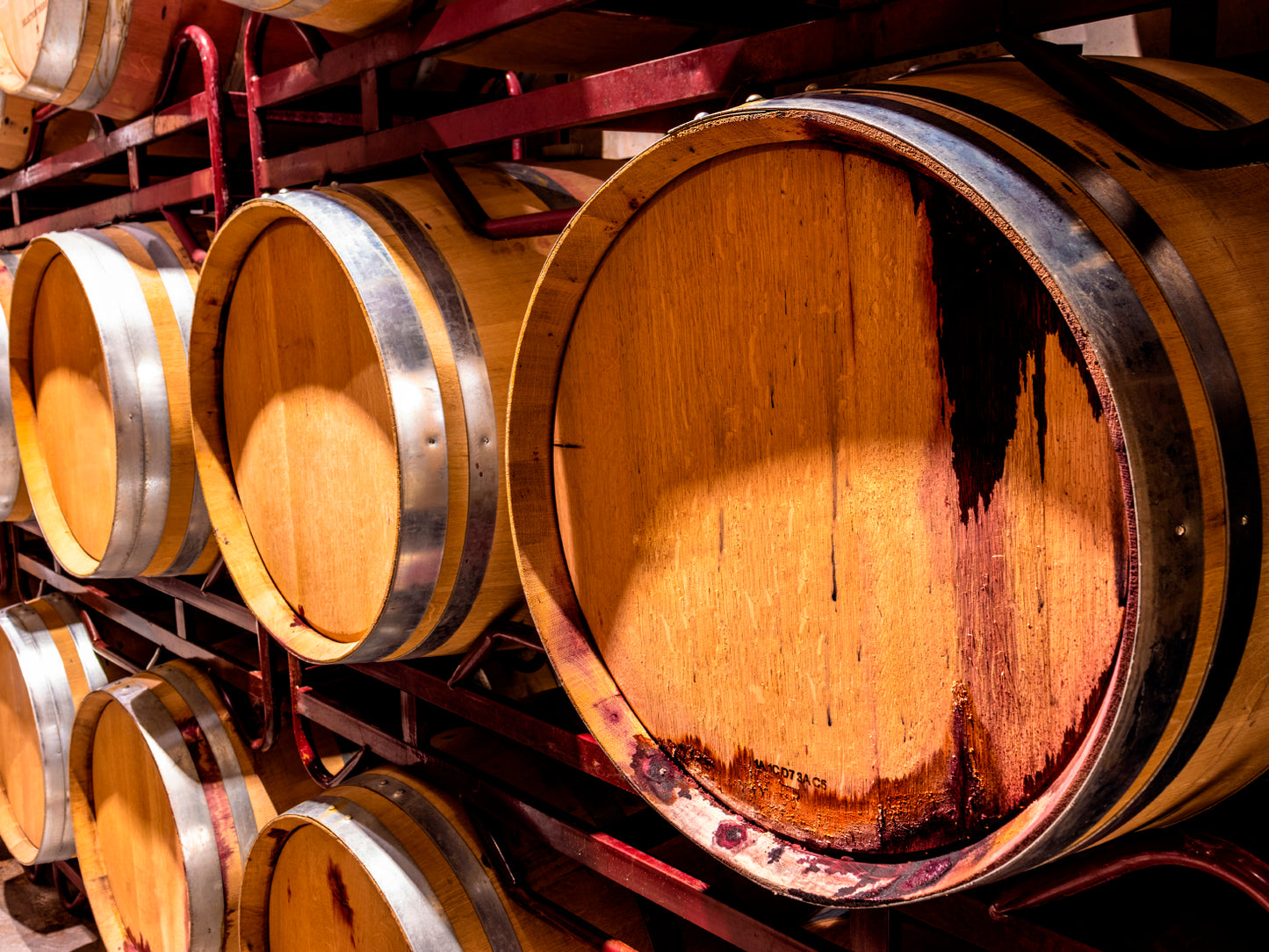 aging process in wine barrels