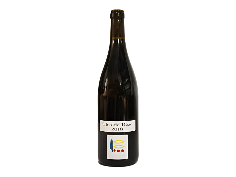 Wine bottle labeled 'Clos de Bèze 2018' on a white background
