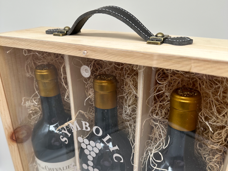 
                  
                    Domaine de Chevalier Blanc Gift Set (3 bottle wooden case) 12’,13’,14’
                  
                